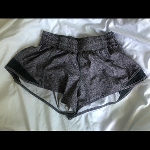 Lululemon Hotty Hot Short 2.5" size 2